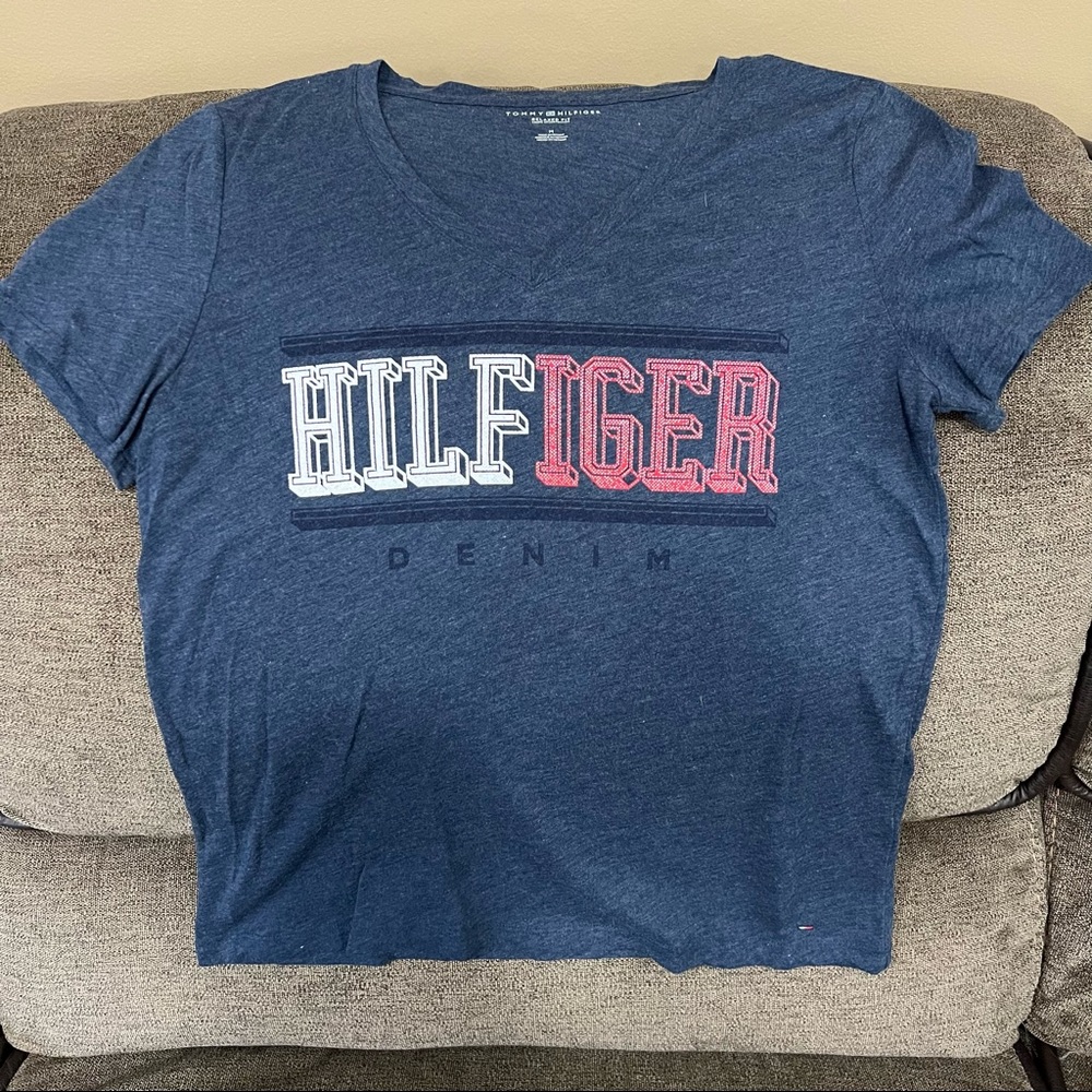 LIKE NEW Tommy Hilfiger Women’s V neck t shirt
